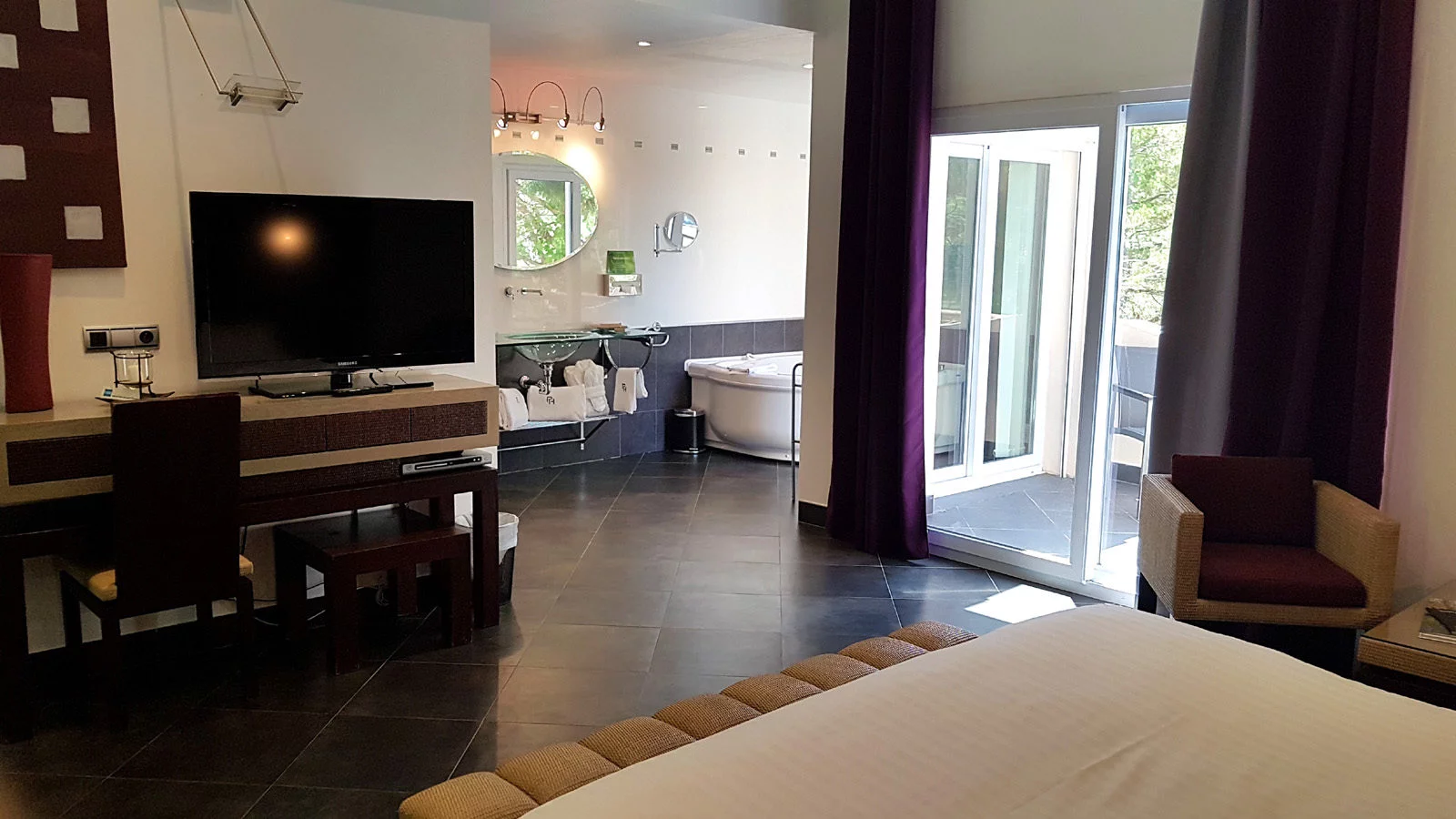 Hôtel de luxe en Corse avec terrasse privée et vue sur le maquis