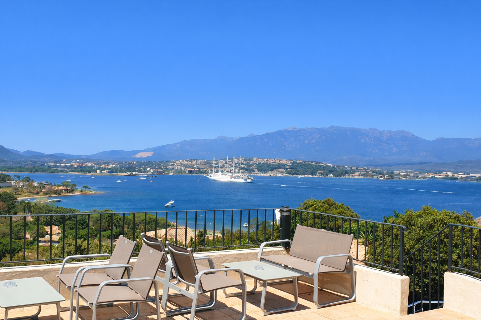 Hôtel adultes uniquement en Corse avec solarium et vue mer